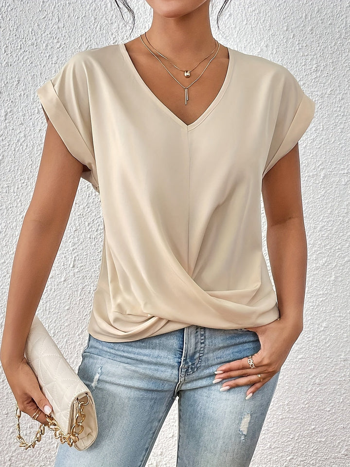 BB - Casual T-shirt with sweetheart neckline