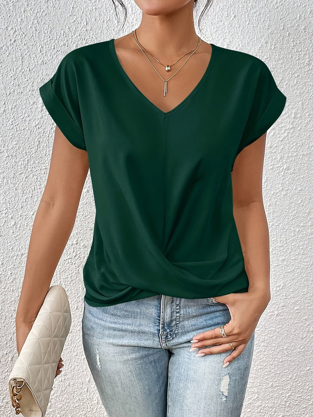 BB - Casual T-shirt with sweetheart neckline