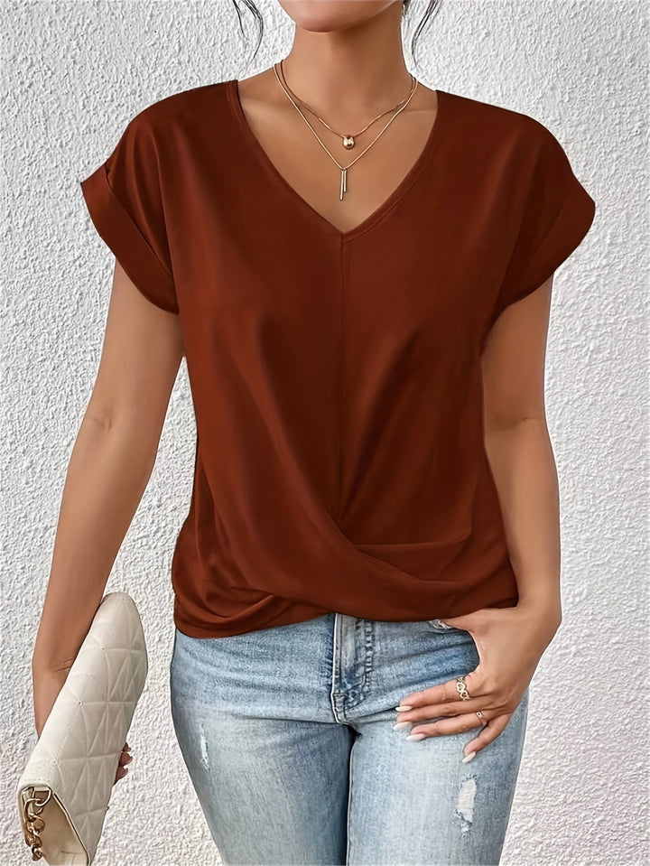 BB - Casual T-shirt with sweetheart neckline